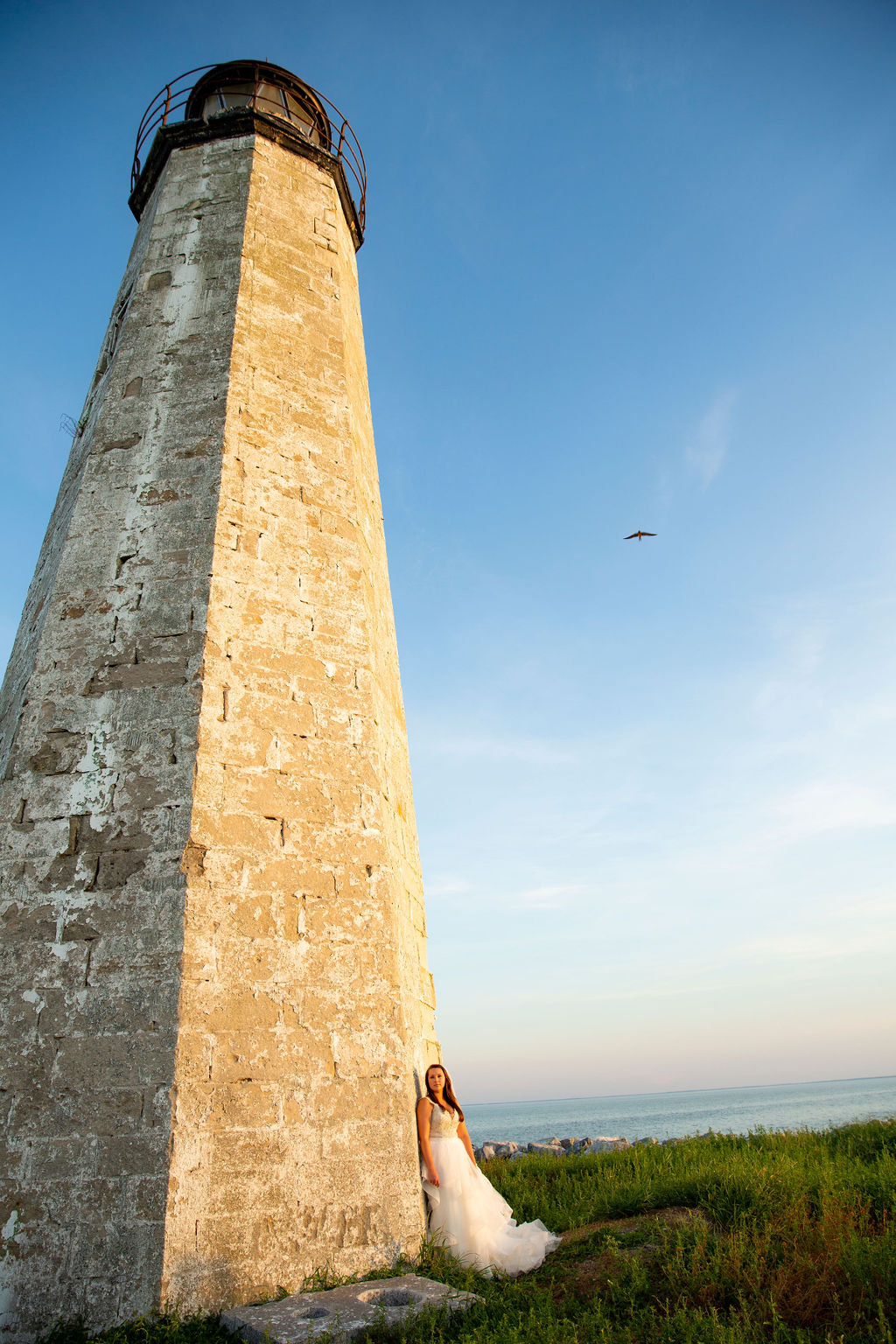 bride leaning on lighthouse