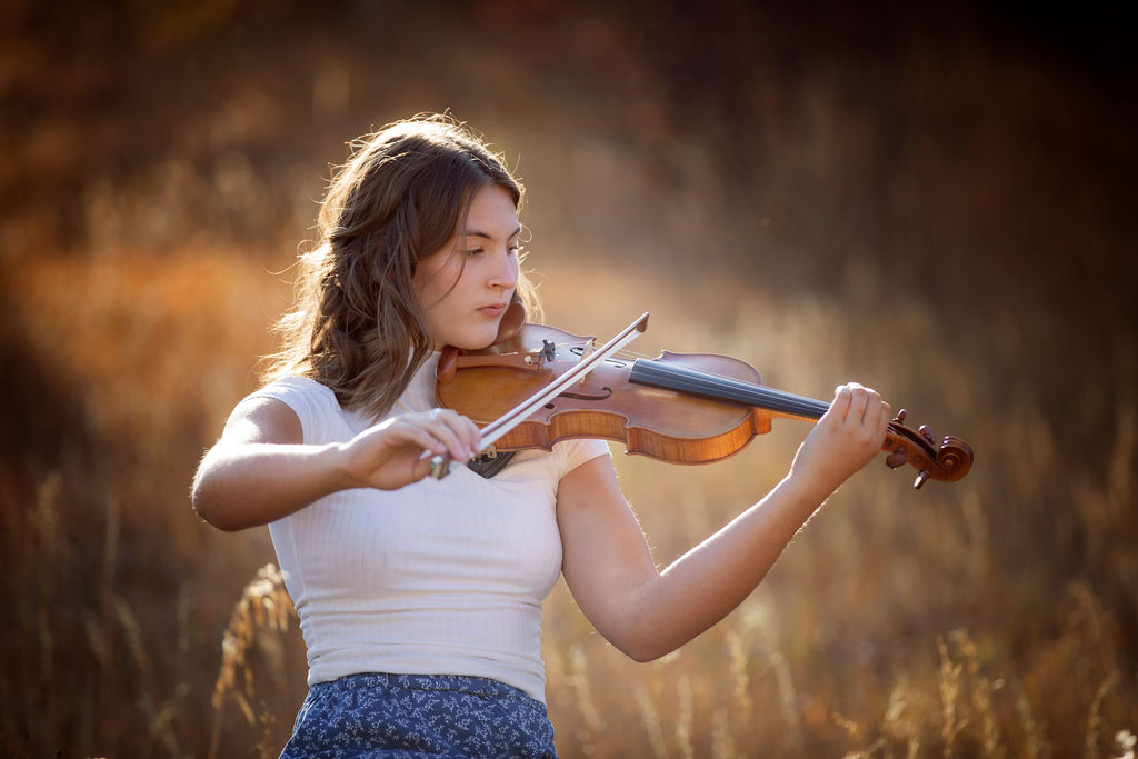 girl playing violin senior portrait