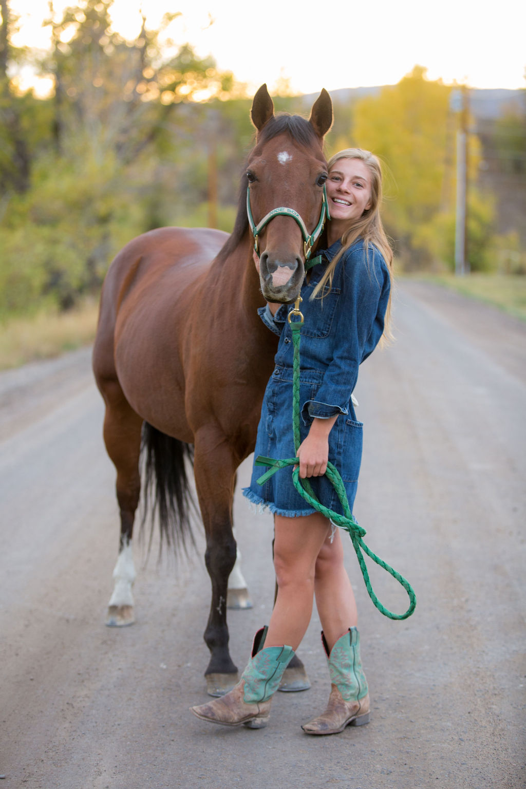 girl with horse senior portrait 2